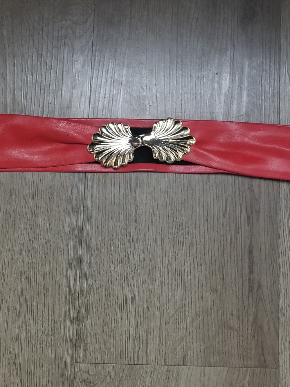 Women's Vintage Red Wide Leather Waist Belt with Goldtone Shell Buckle - Picture 2 of 12